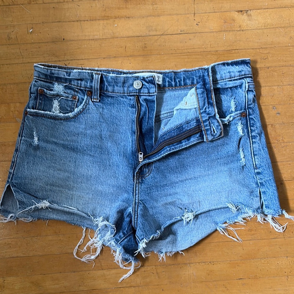 Abercrombie & Fitch The Mom Short High Rise